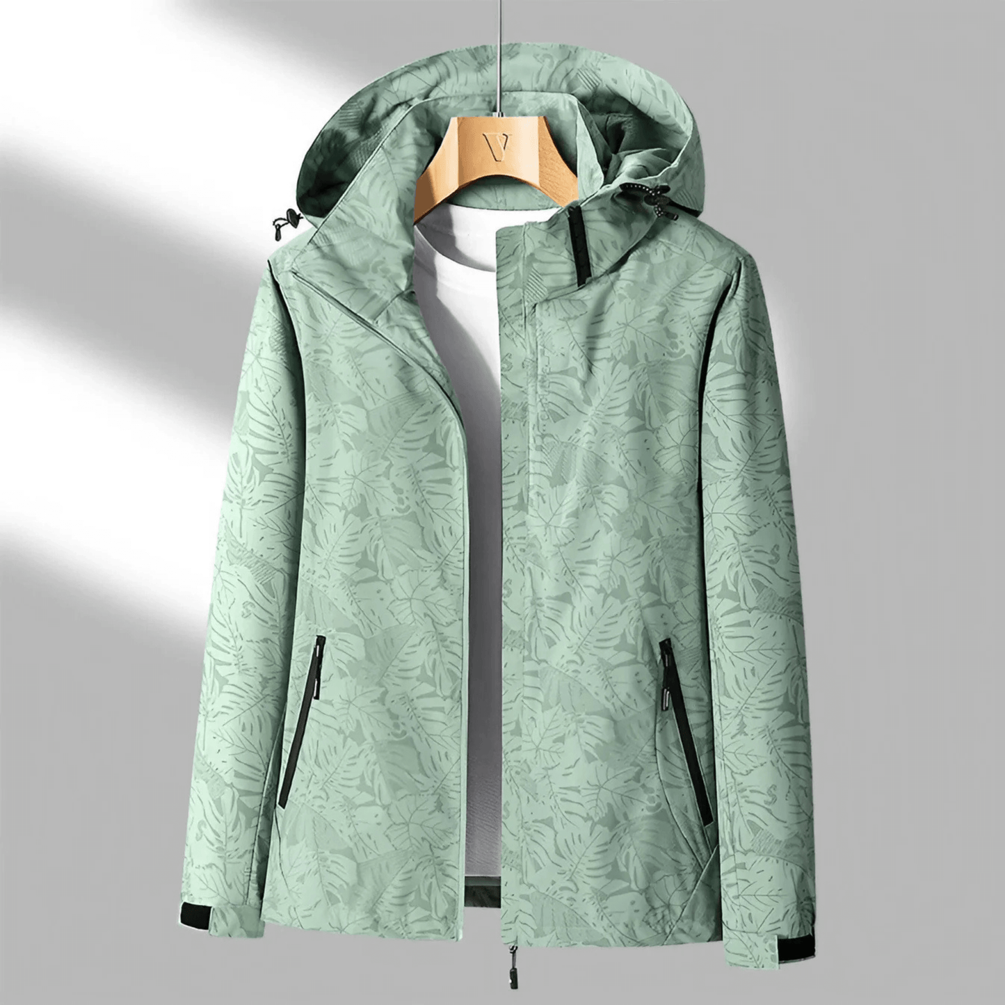 "Veste imperméable Opaline pour femme, légère et coupe-vent, avec capuche intégrée et design moderne."
