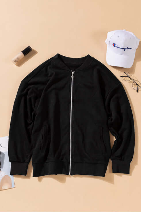 "Veste noire élégante femme avec fermeture éclair, poches pratiques, idéale pour style moderne et confortable."