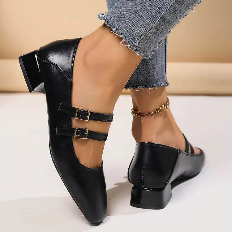 Ballerines élégantes à double brides ajustables, talon bas, design raffiné pour confort et style quotidien féminin.