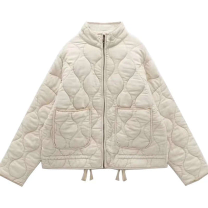 "Veste femme matelassée Yvette grise, design ondulé chic, poches pratiques, idéale mi-saison"