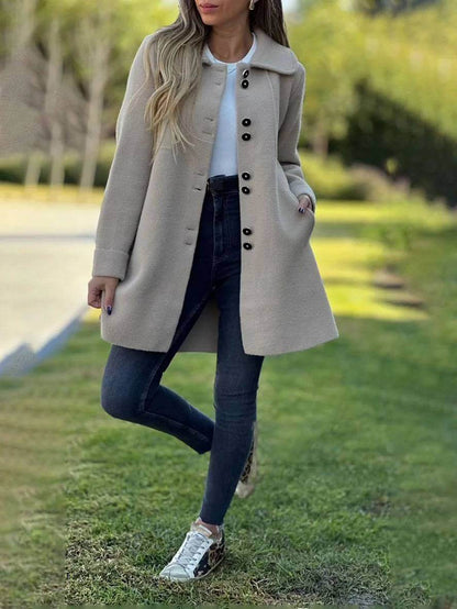 "Manteau d'hiver femme élégant Louise, col classique, boutons raffinés, chaud, idéal pour l'hiver, style intemporel"