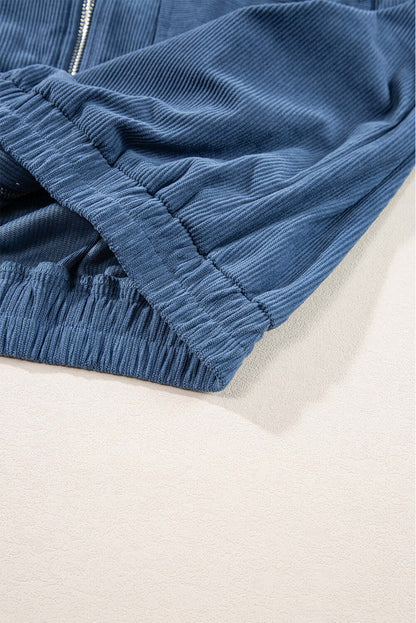 "Veste en velours côtelé beige avec capuche, style décontracté et élégant pour femmes, doux et parfait pour l'automne."