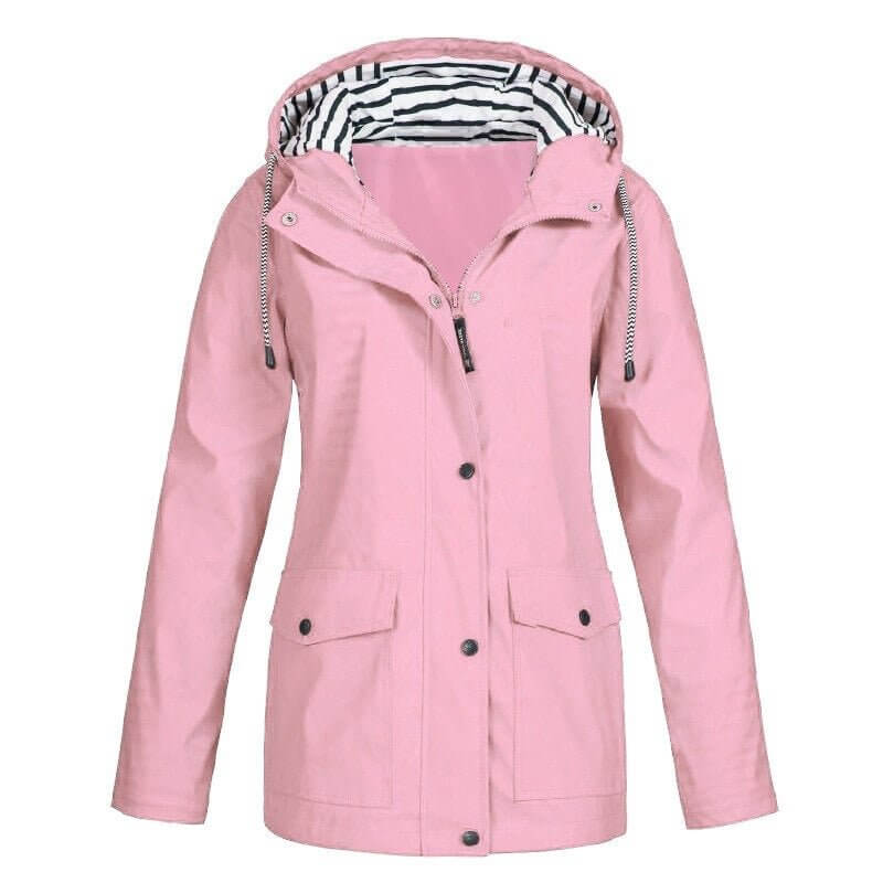 "Veste 3-en-1 imperméable femme, vue de face, capuche et multiples poches, idéale pour aventures plein air, design élégant."