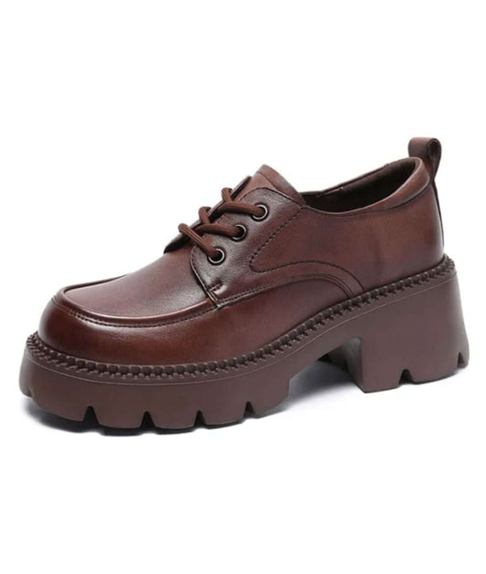 "Mocassins à plateforme en cuir marron pour femmes, style vintage avec semelle crantée, confort et élégance."