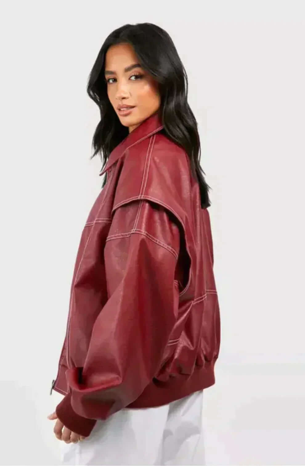 "Veste oversize en cuir rouge pour femmes, style audacieux, coupe ample et chic, idéale pour affirmer son style."