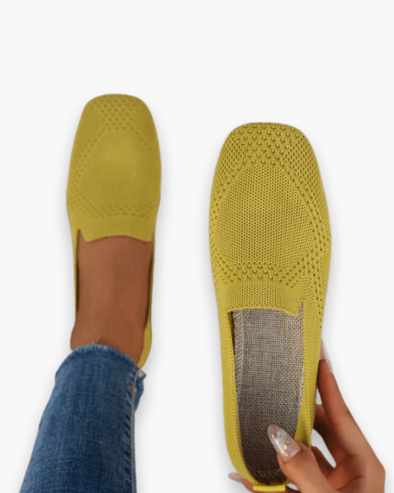 "Slippers d'été femme, confortables, élégants, disponibles en beige, gris, noir, orange et vert pour un style estival."