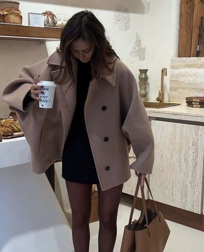 "Manteau oversized en laine femme, coupe moderne, couleur beige, chic et chaleureuse, parfait pour l'automne"