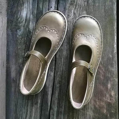 "Chaussures Mary Jane pour femmes en cuir vintage, bride à boucle, détails brogue, style élégant et confortable."