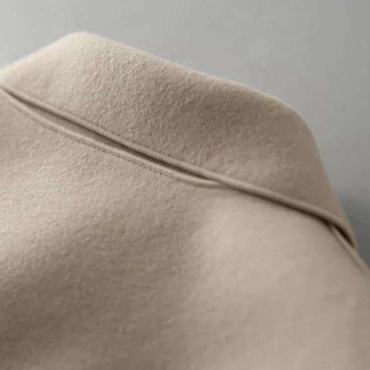 "Veste femme en coton élégante avec design sophistiqué, coupe classique et allure chic, idéale pour toutes occasions."