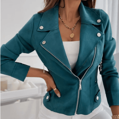 "Veste chic en suède beige pour femme, coupe ajustée, pour un look élégant et raffiné, confortable et sophistiquée."
