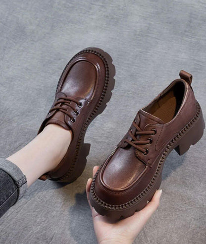 "Mocassins à plateforme en cuir marron pour femmes, style vintage avec semelle crantée, confort et élégance."