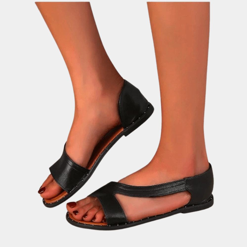 "Sandales Rochelle femme blanches et noires, design épuré et élégant, confort optimal pour un look moderne et sophistiqué."