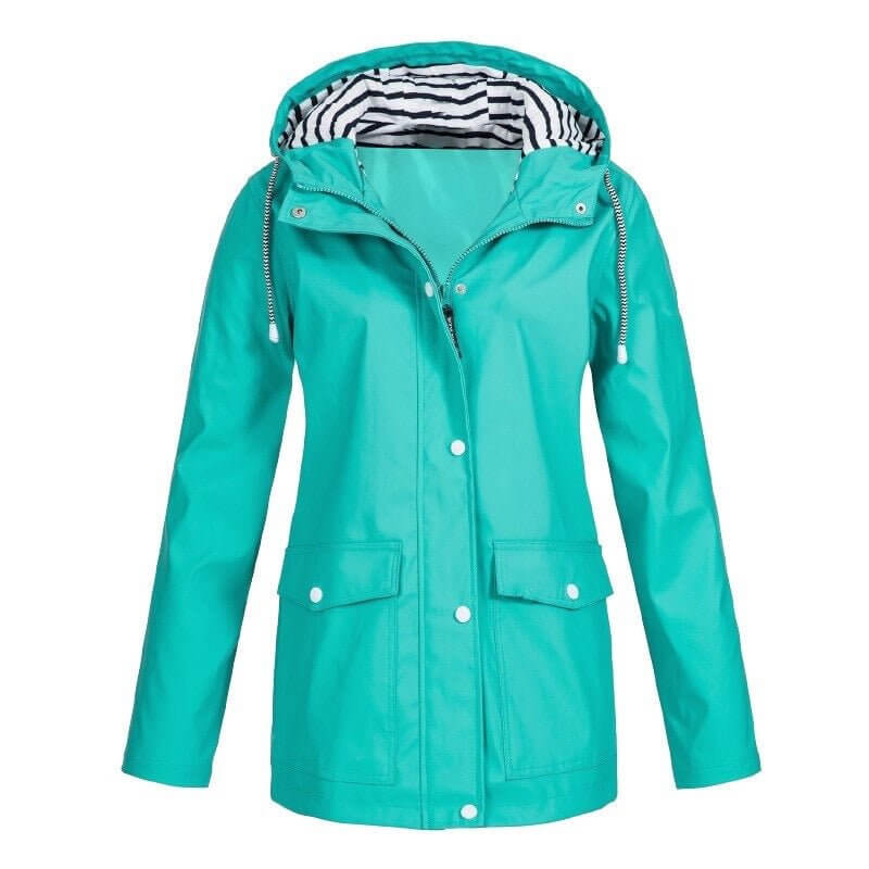 "Veste 3-en-1 imperméable femme, vue de face, capuche et multiples poches, idéale pour aventures plein air, design élégant."