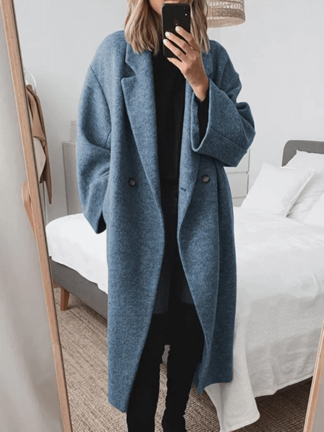 "Manteau femme oversize en laine mélangée, moderne et élégant, chaud et léger, style tendance pour l'hiver."